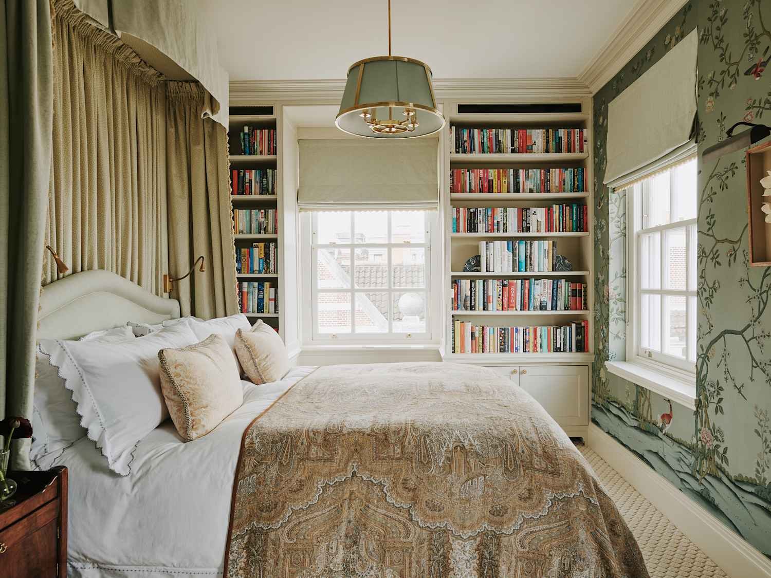 Can Canopy Bed Fit in Small Bedroom