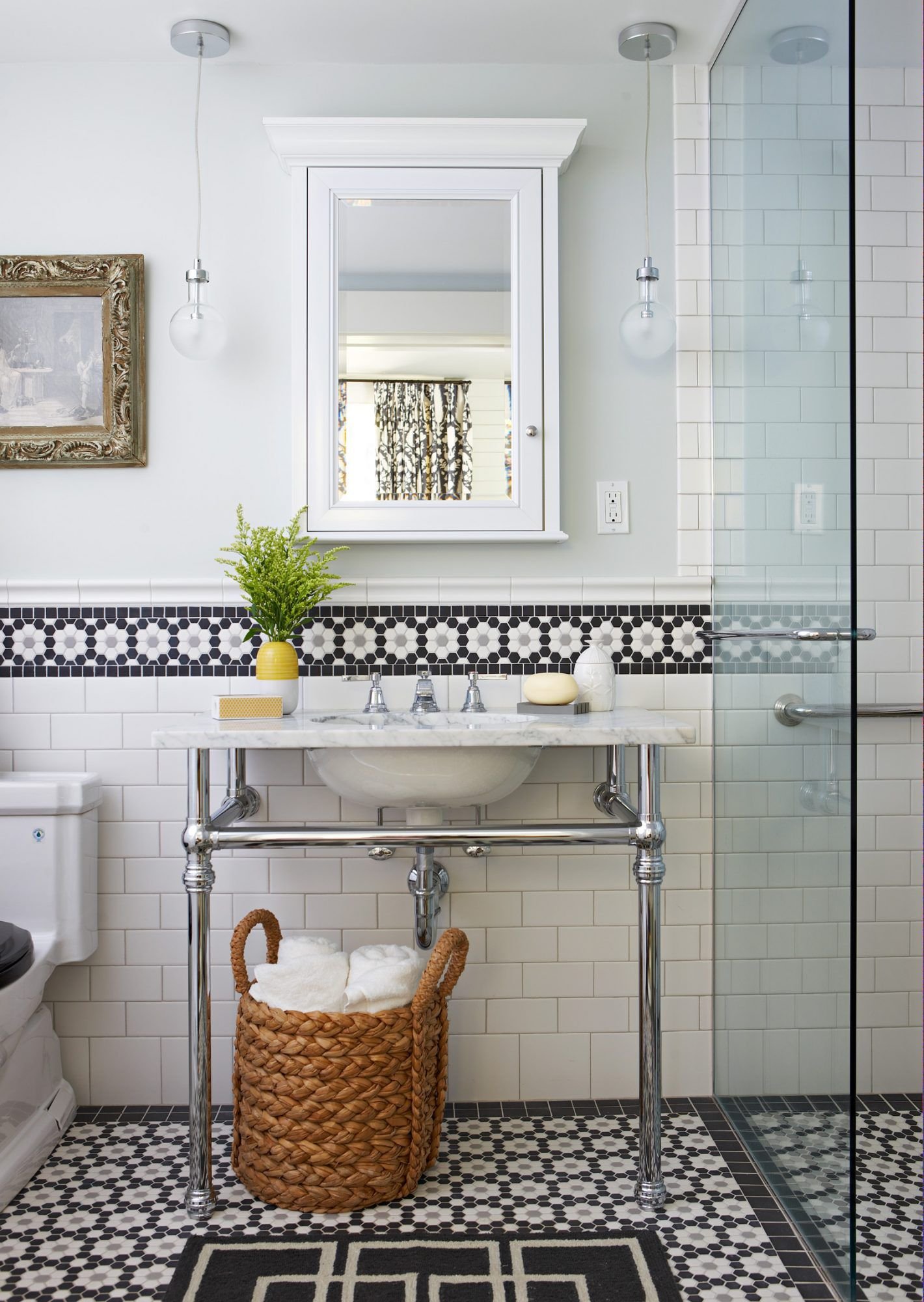 How Decorate a Small Bathroom