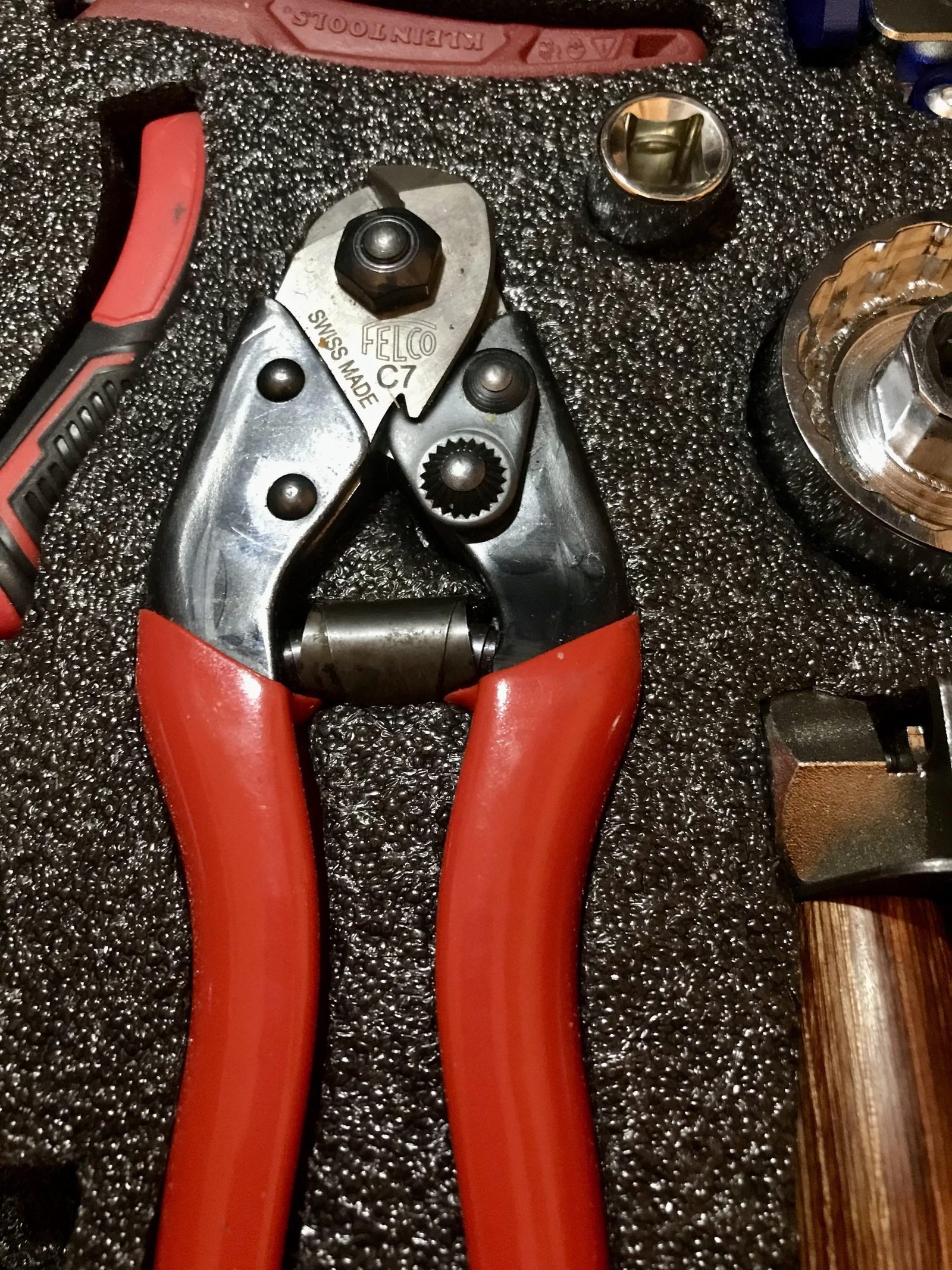 How to Cut Steel Wire at Home