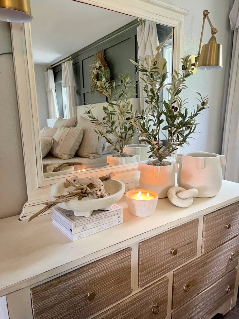 How to Decorate a Bedroom Dresser