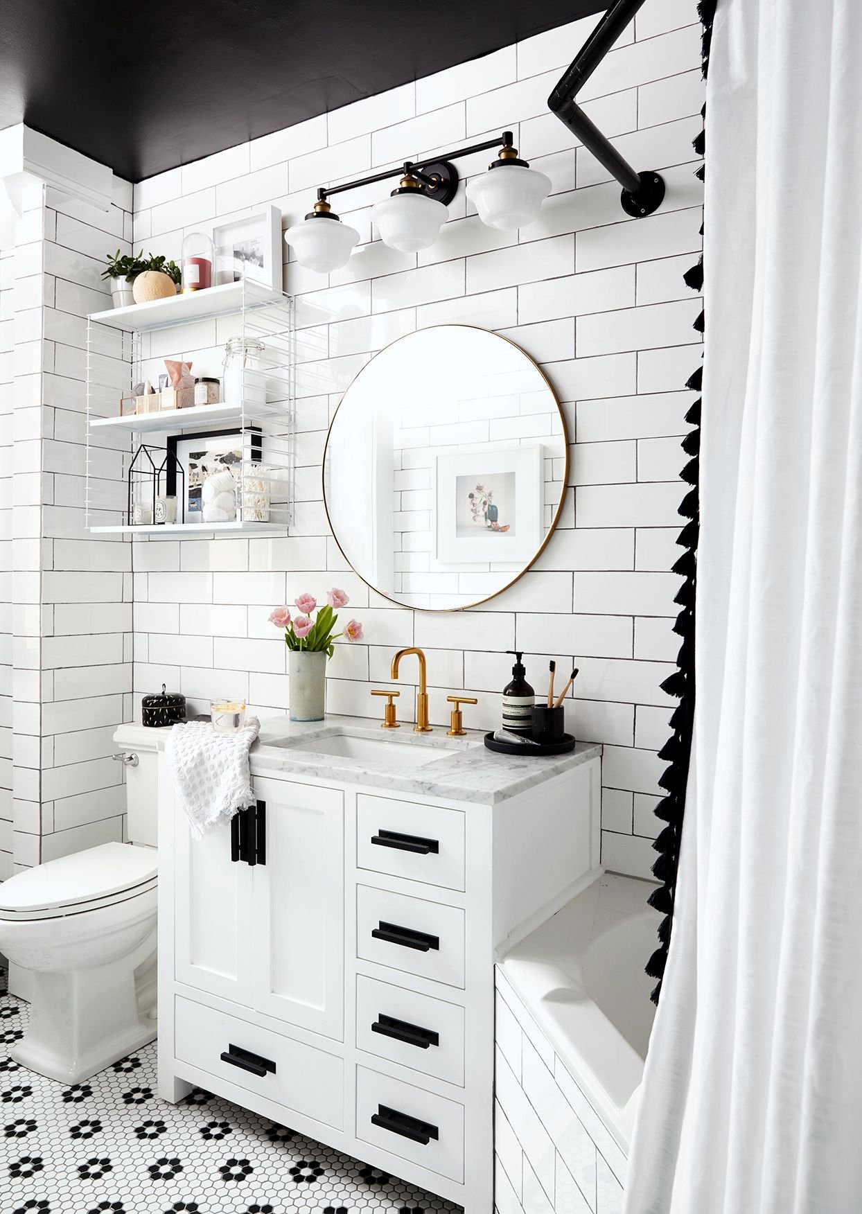 How to Decorate a Black And White Bathroom