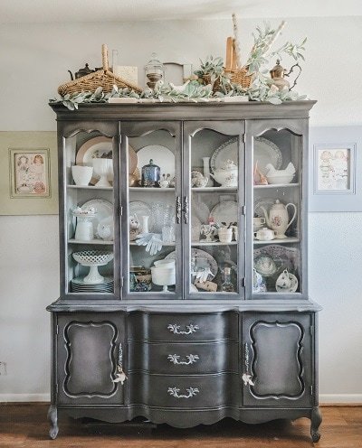 How to Decorate a China Cabinet