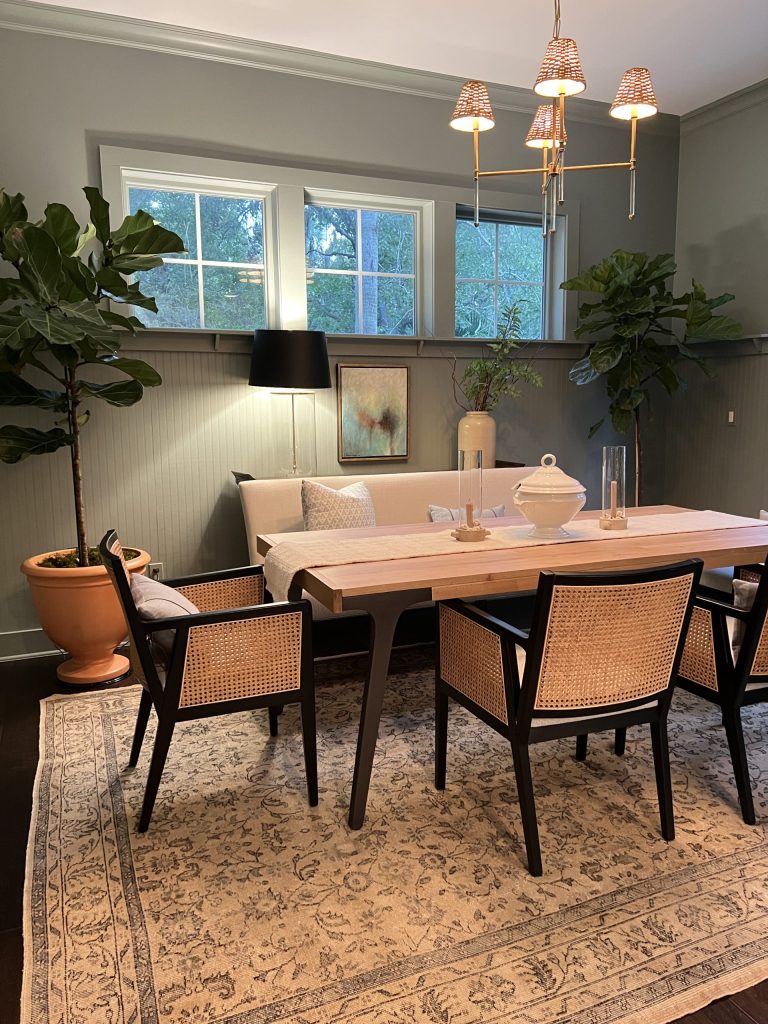 How to Decorate a Dining Table for Everyday