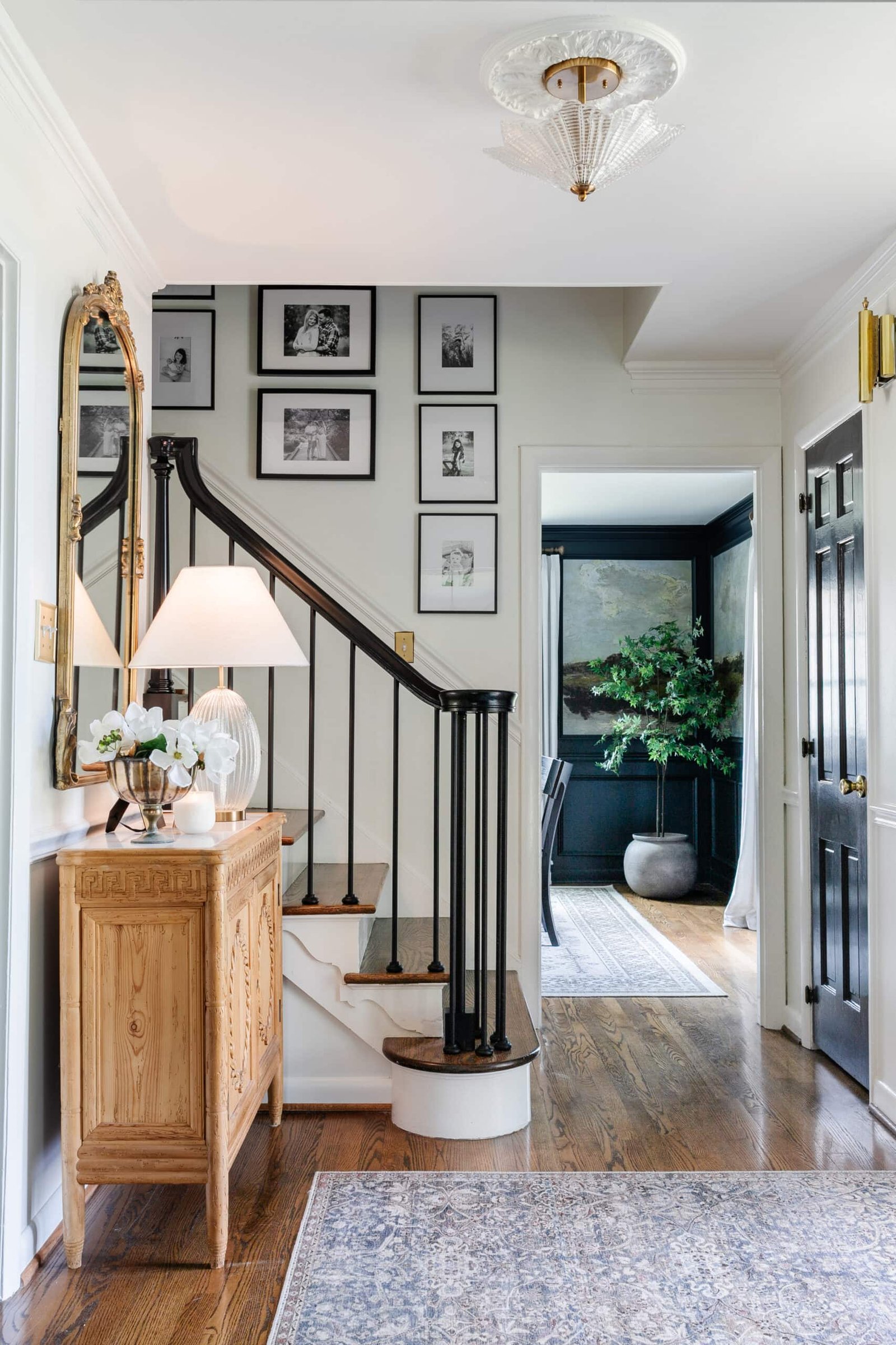 How to Decorate a Foyer