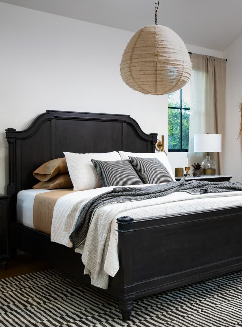 How to Decorate a King Bed