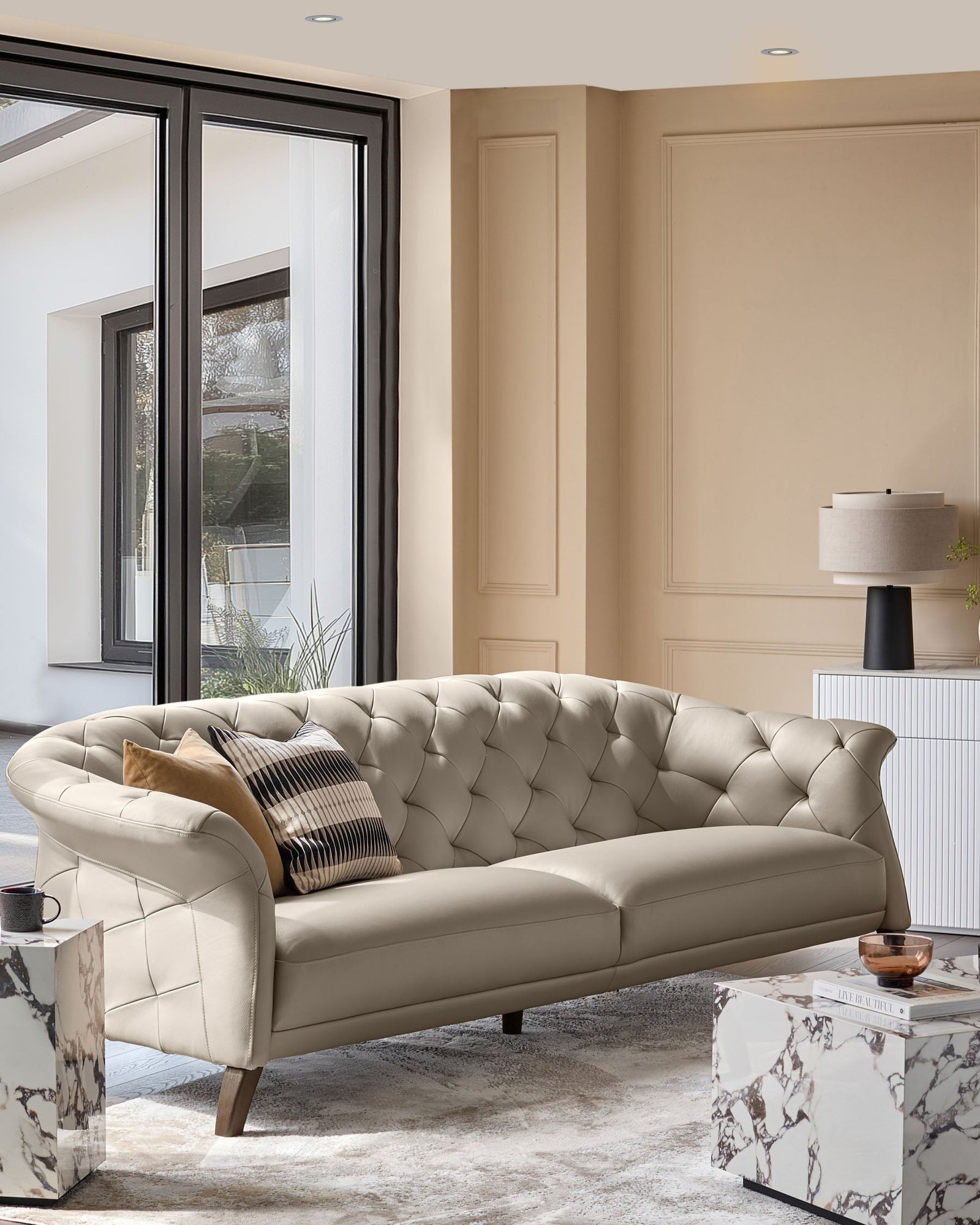 How to Decorate a Living Room With White Leather Sofa