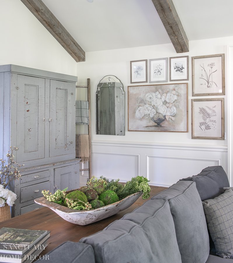 How to Decorate a Long Blank Wall