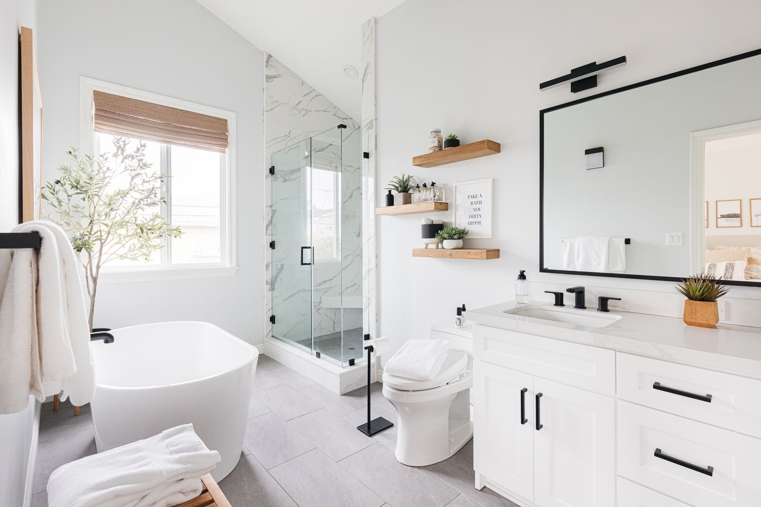 How to Decorate a Master Bathroom