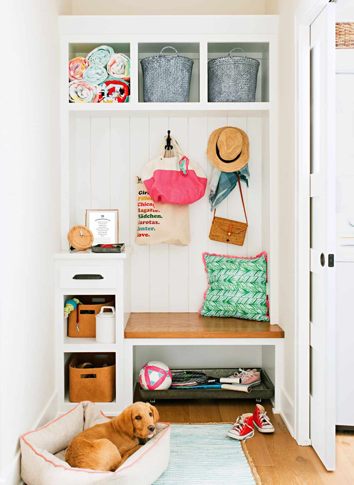 How to Decorate a Mudroom