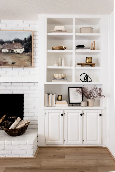 How to Decorate a Shelf in the Living Room