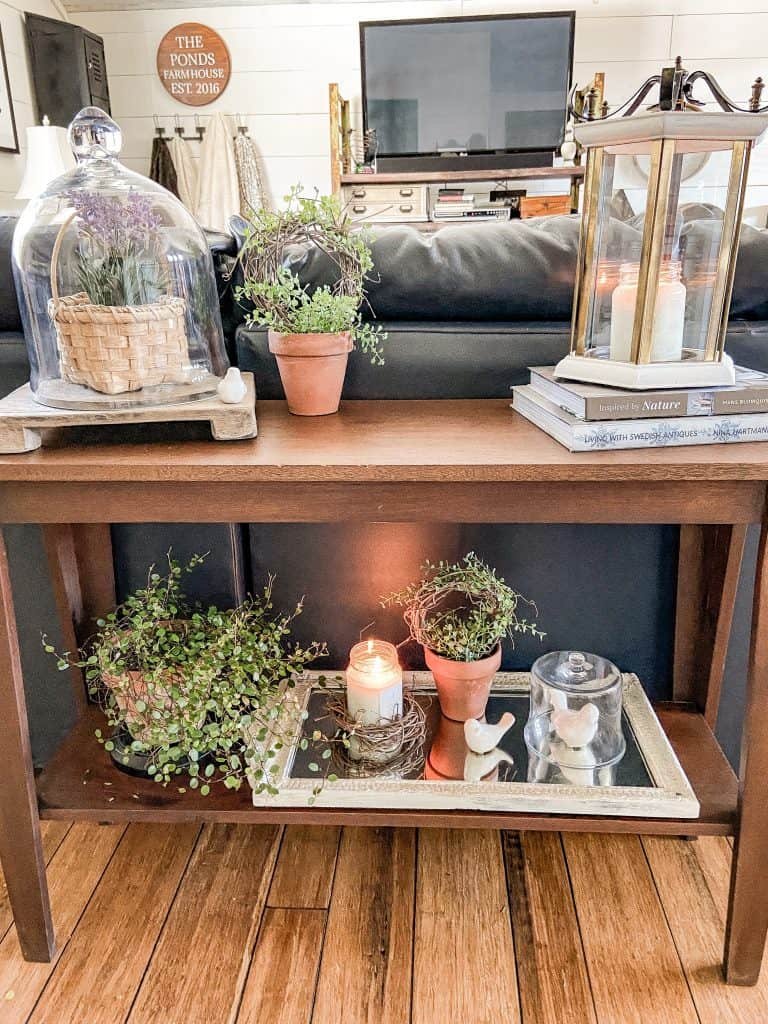 How to Decorate a Sofa Table