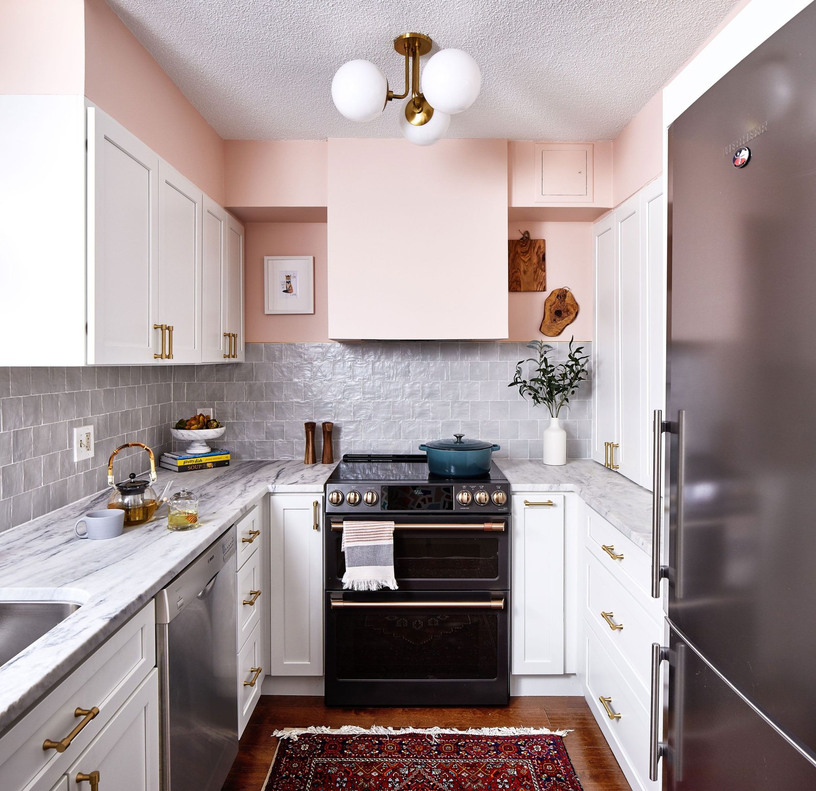 How to Decorate a Very Small Kitchen