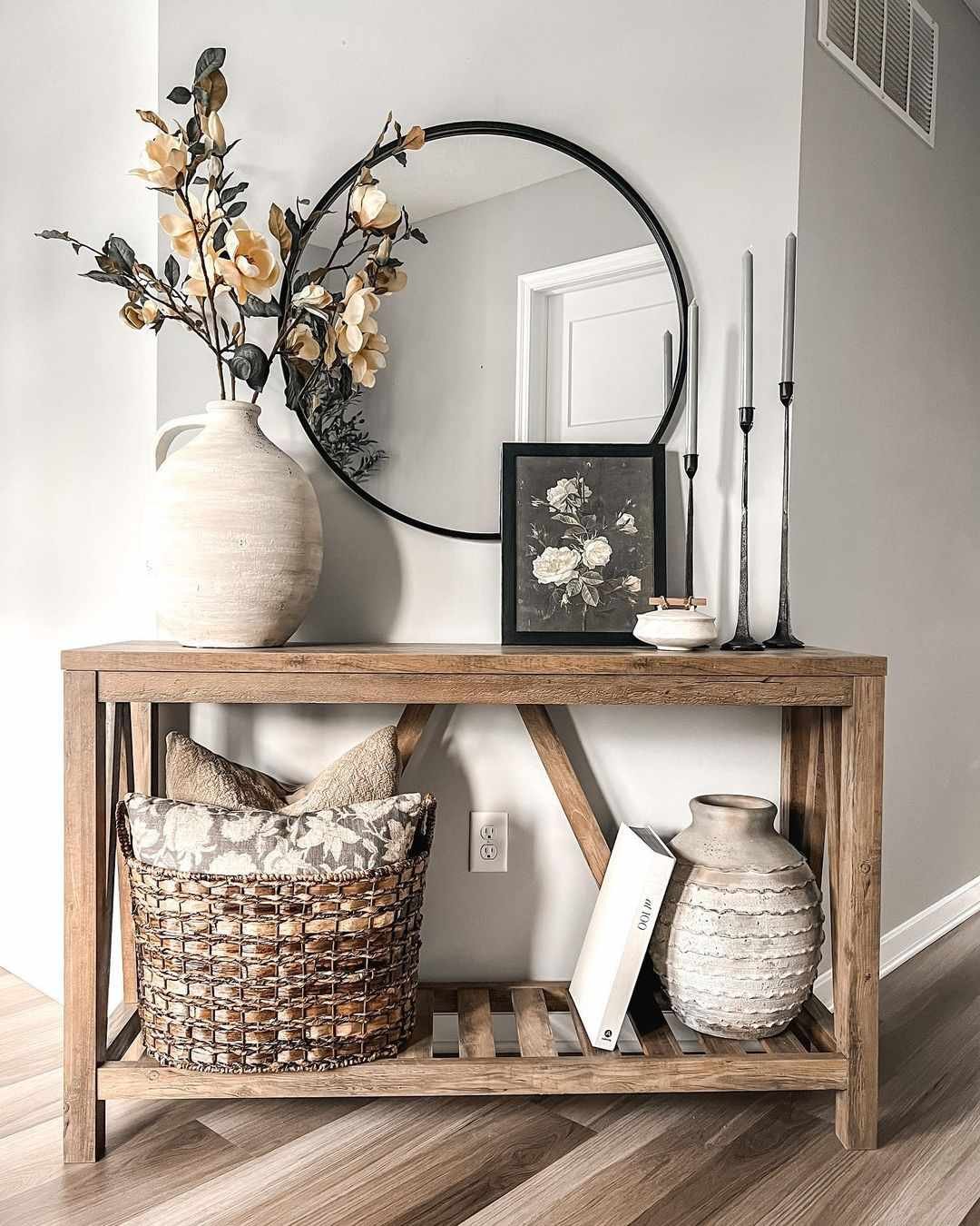 How to Decorate an Entry Table