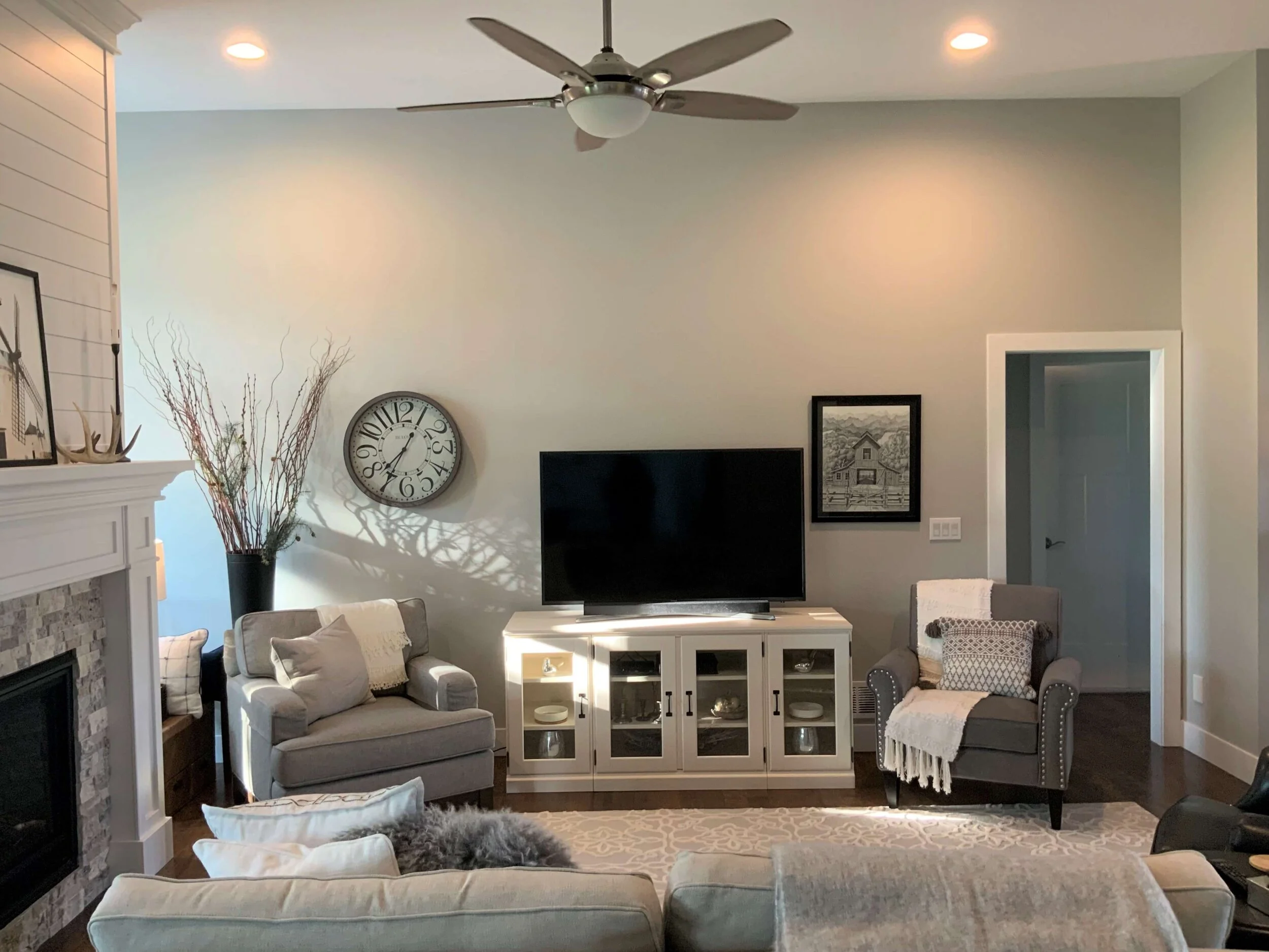 How to Decorate around a Tv on a Large Wall