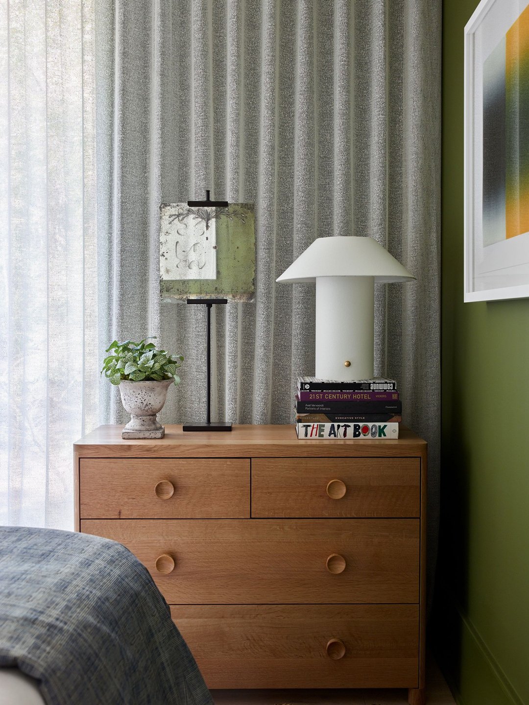 How to Decorate Bedroom Dresser