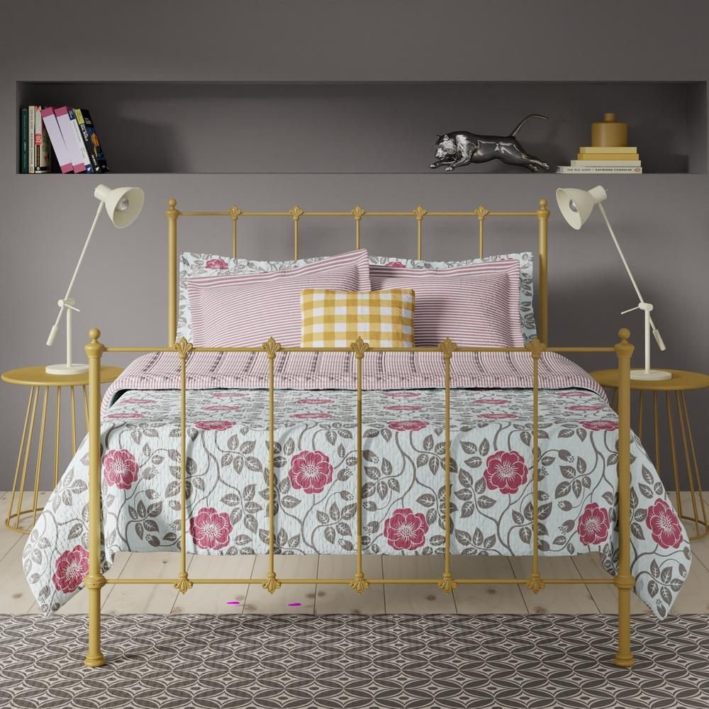 How to Decorate Bedroom With Iron Bed