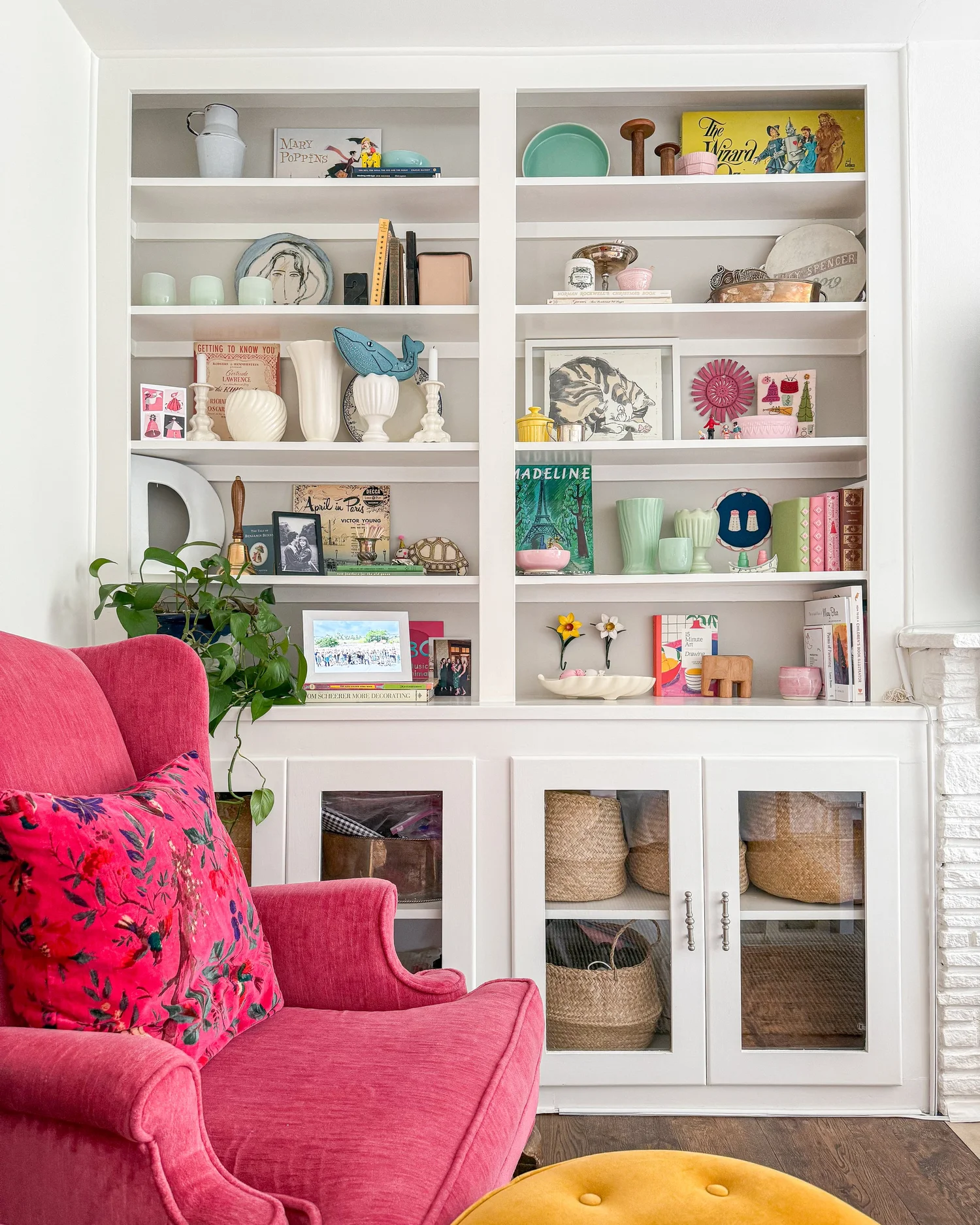 How to Decorate Bookcase in Living Room