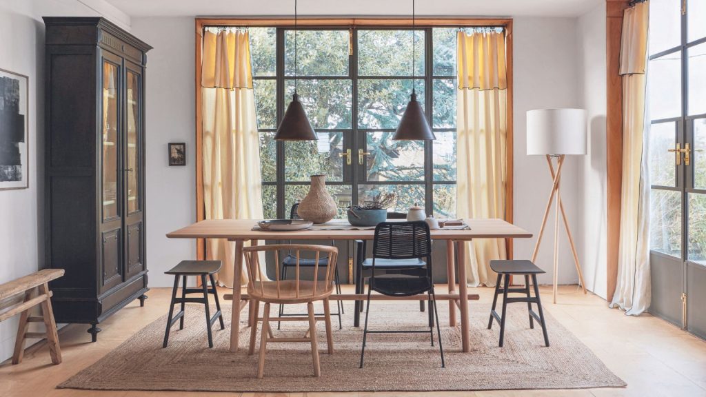 How to Decorate Dining Table When Not in Use