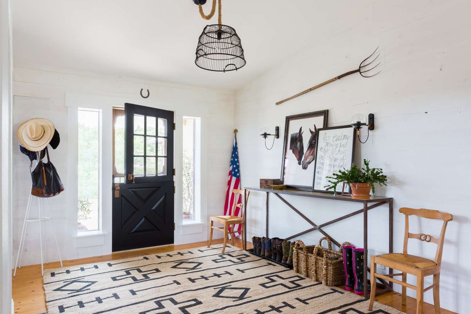 How to Decorate Entryway Wall