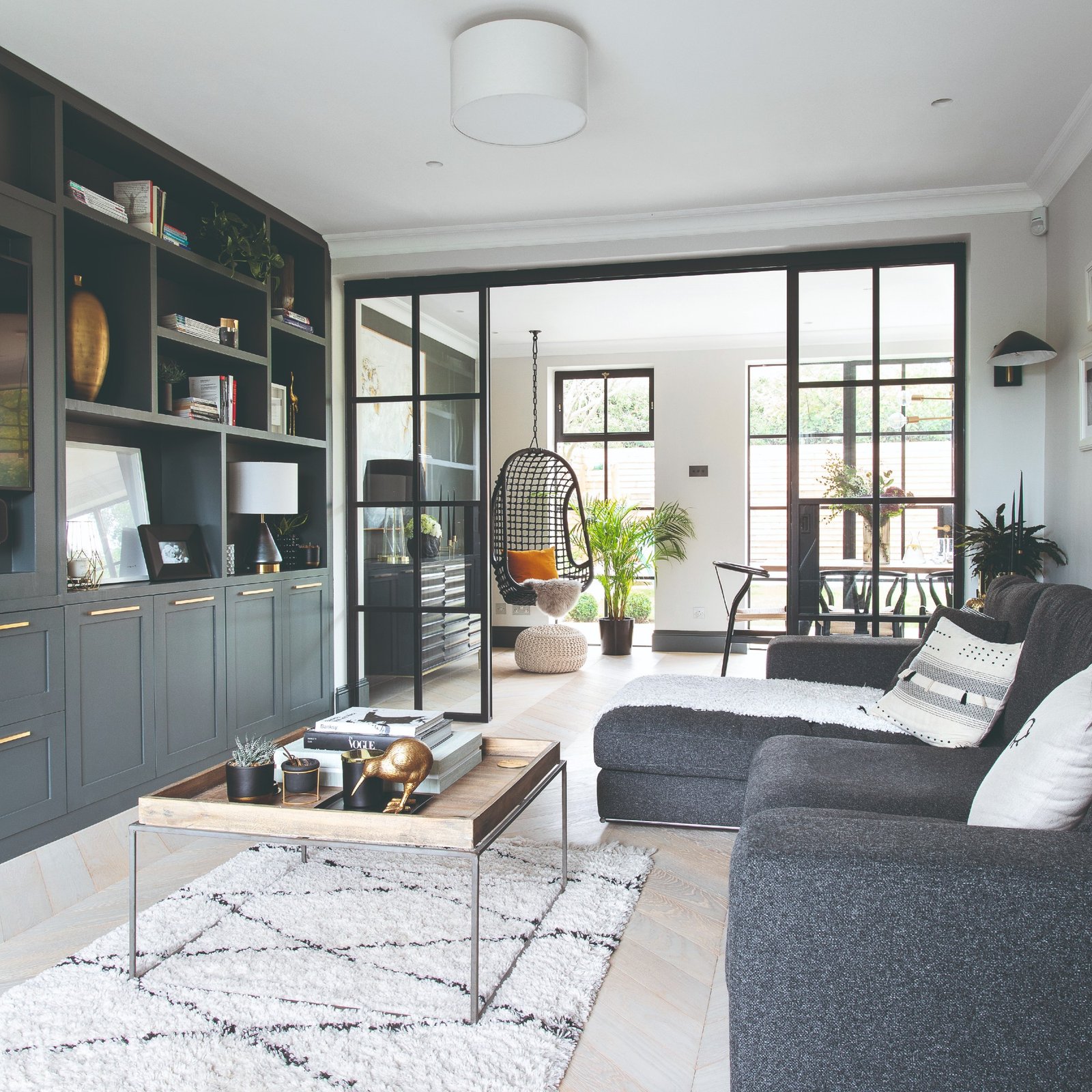 How to Decorate Glass Cabinets in Living Room