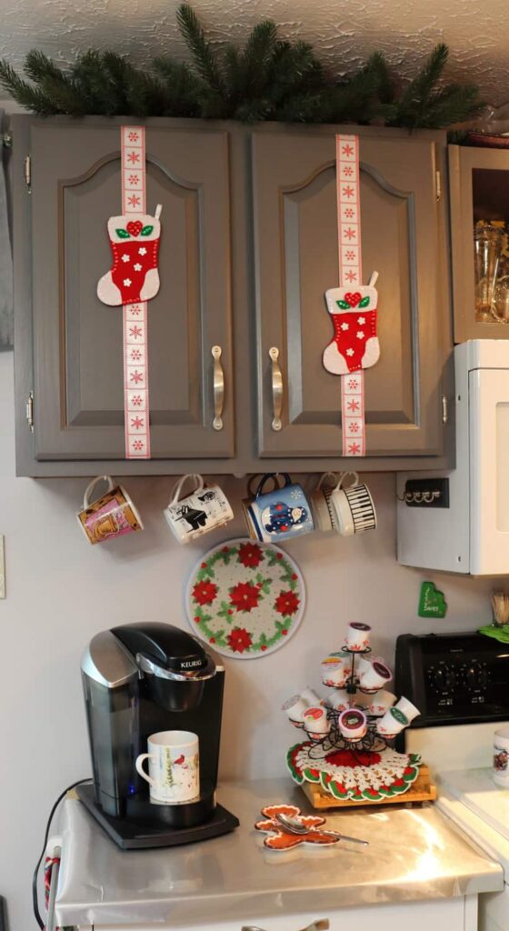 How to Decorate Kitchen Cupboards for Christmas