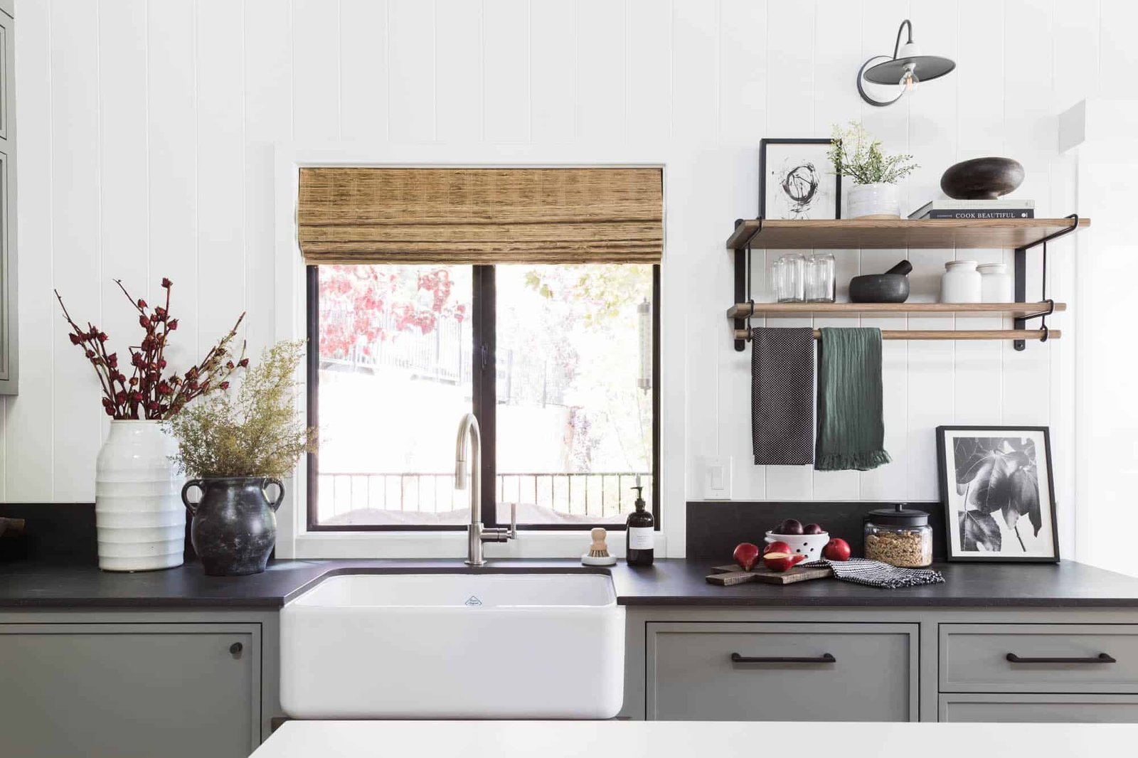 How to Decorate Kitchen Window
