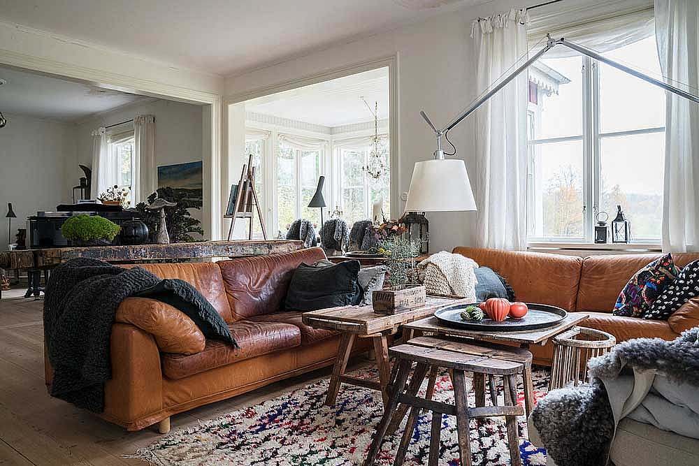 How to Decorate Living Room With Leather Sofa