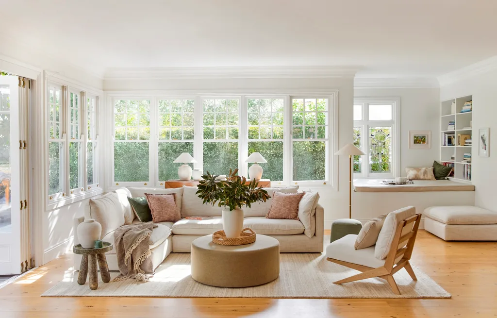 How to Decorate Living Room With White Sofa