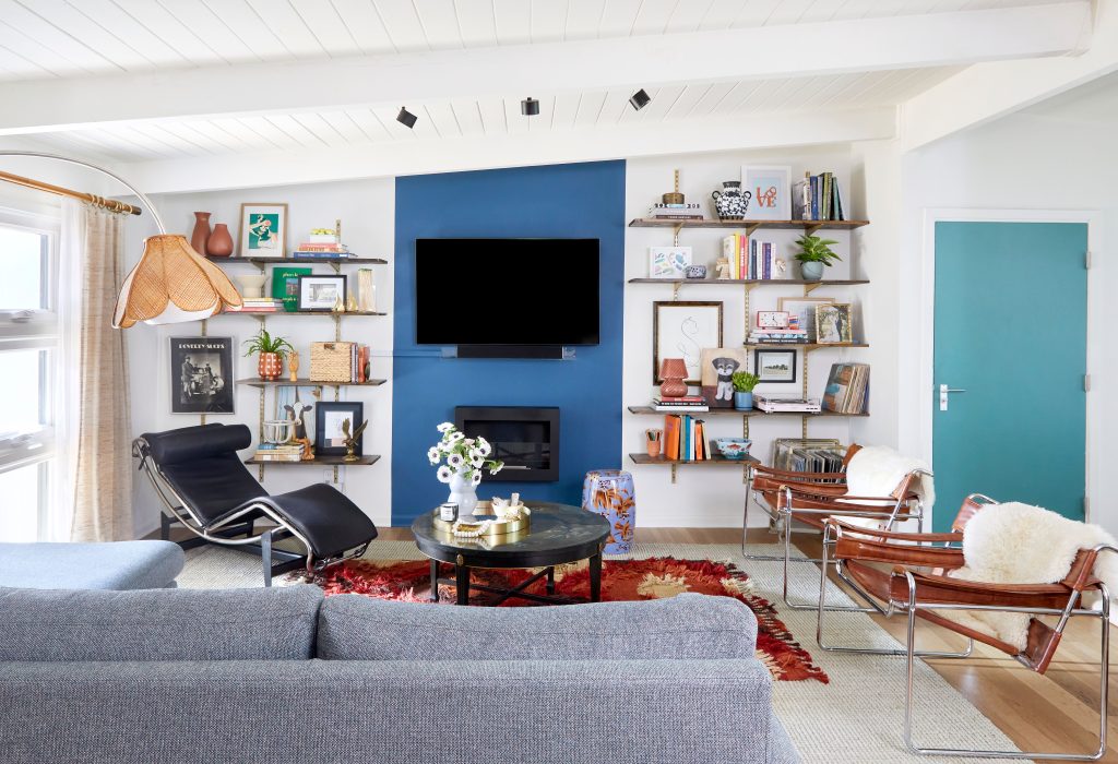 How to Decorate Long Wall