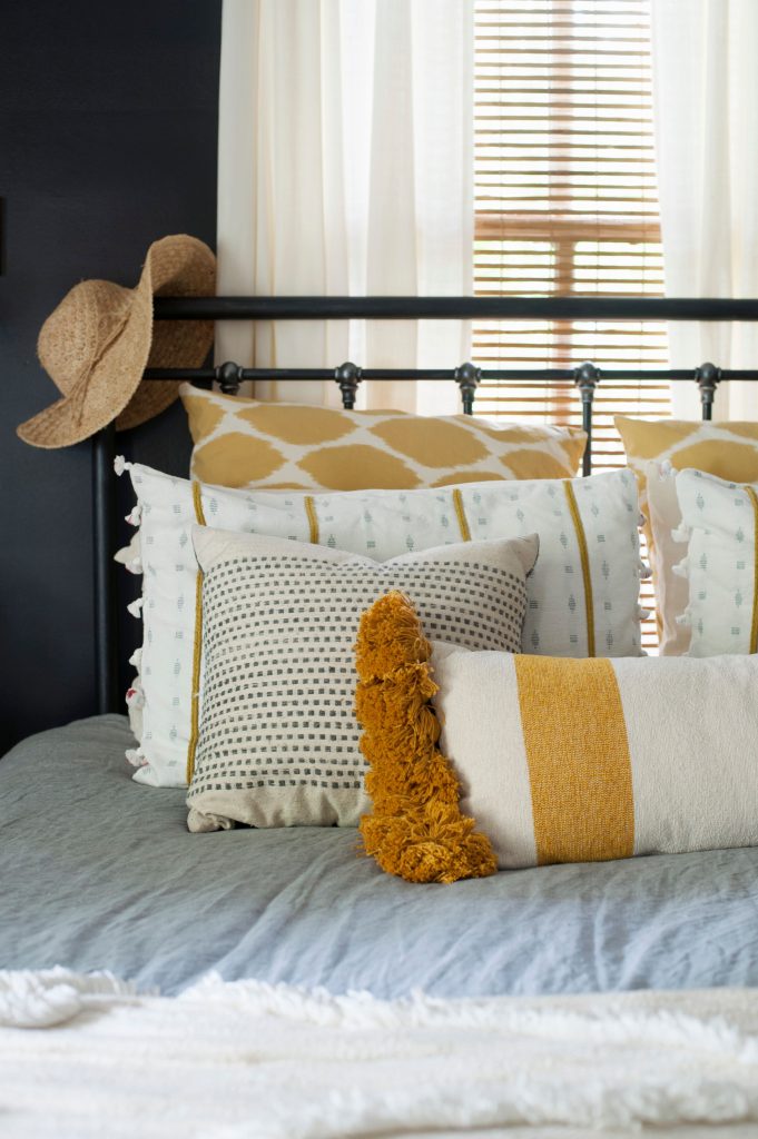 How to Decorate With Pillows on a Bed