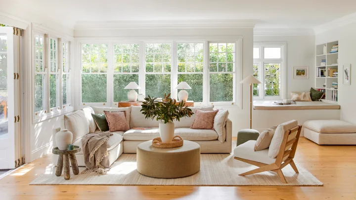 How to Decorate You Small Living Room Wirh Two Sofas