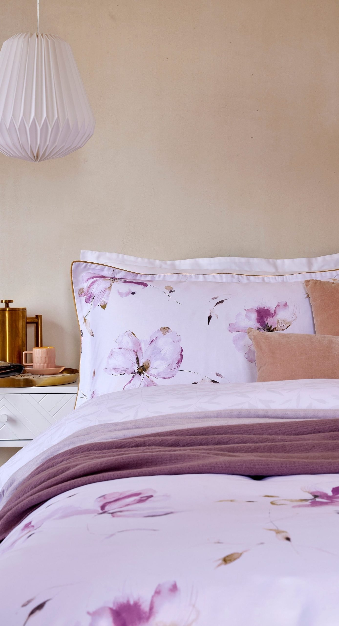 How to Dress Bedroom