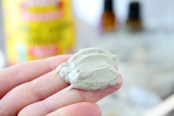 How to Make a Mud Mask at Home Without Clay