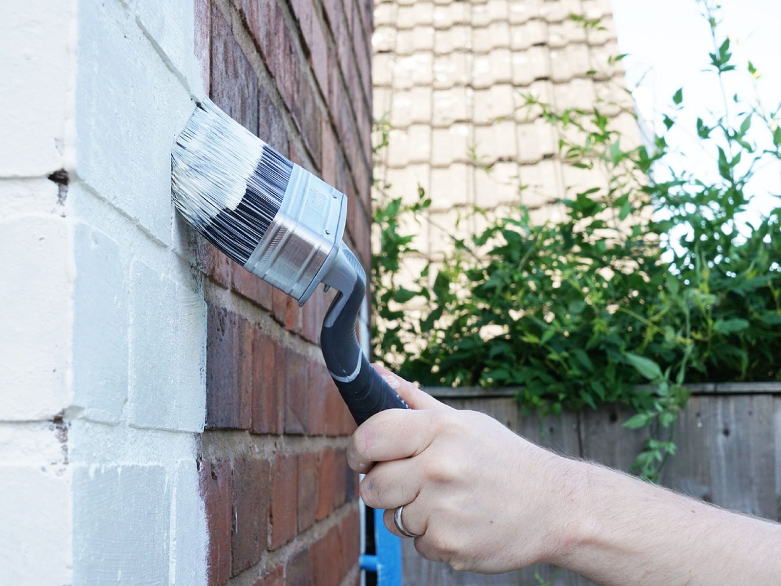 How to Paint Bricks on a Wall
