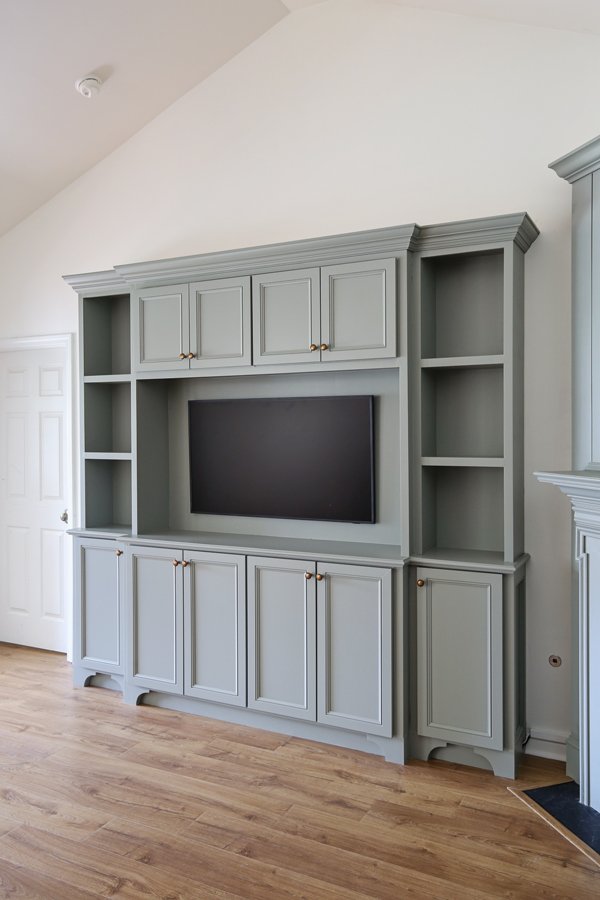 How to Paint Living Room Built in Cabinets