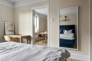 How to Use Mirrors in Small Bedroom