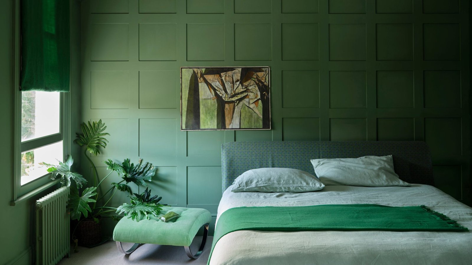 What Color Bedding With Green Bedroom Walls