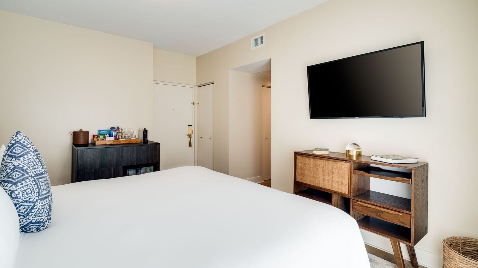 What is Two Bedroom Suite With Queen Bed
