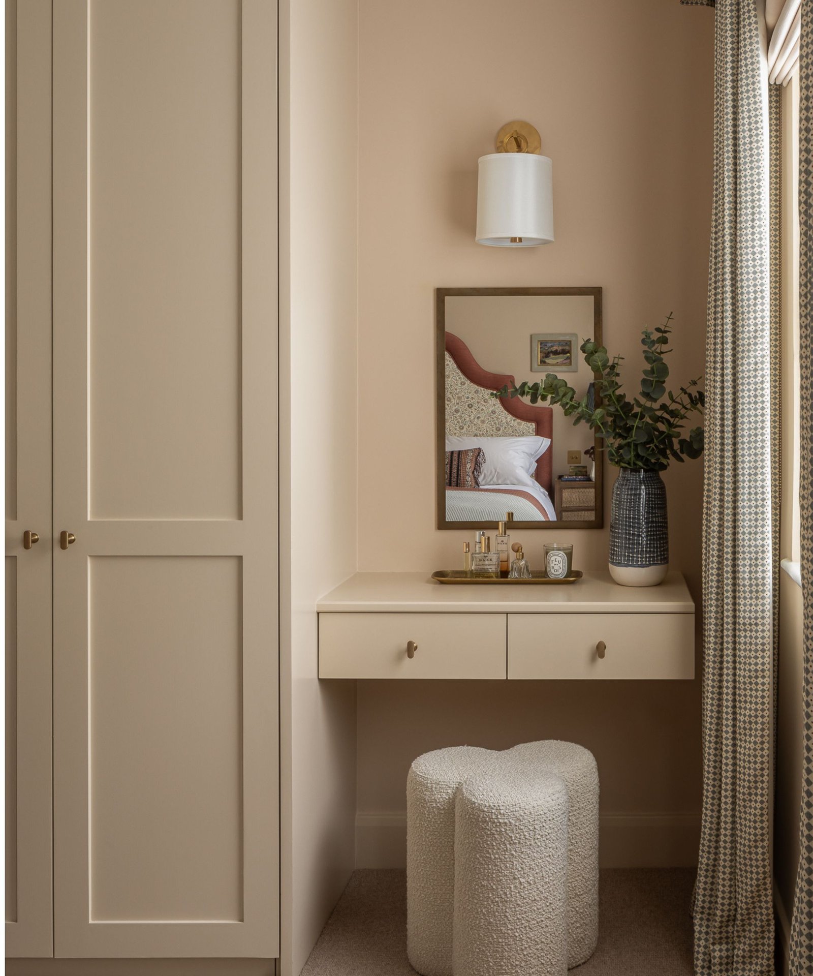 Where to Put Dressing Table in Small Bedroom